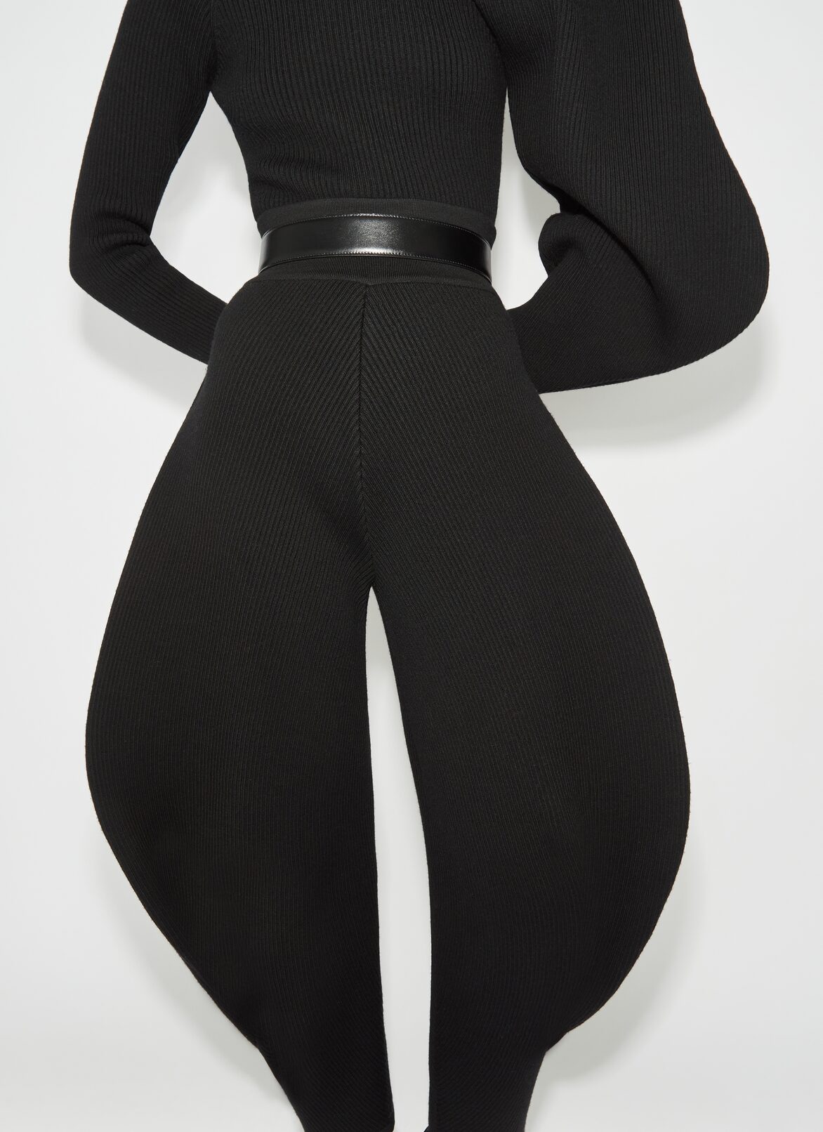Round rib knit pant ALAÏA BLACK ROUND RIB KNIT PANT